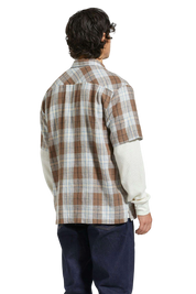 Chemise tissée décontractée à manches courtes en mélange de lin Cru - Marron pomme de pin/Bleu couronne