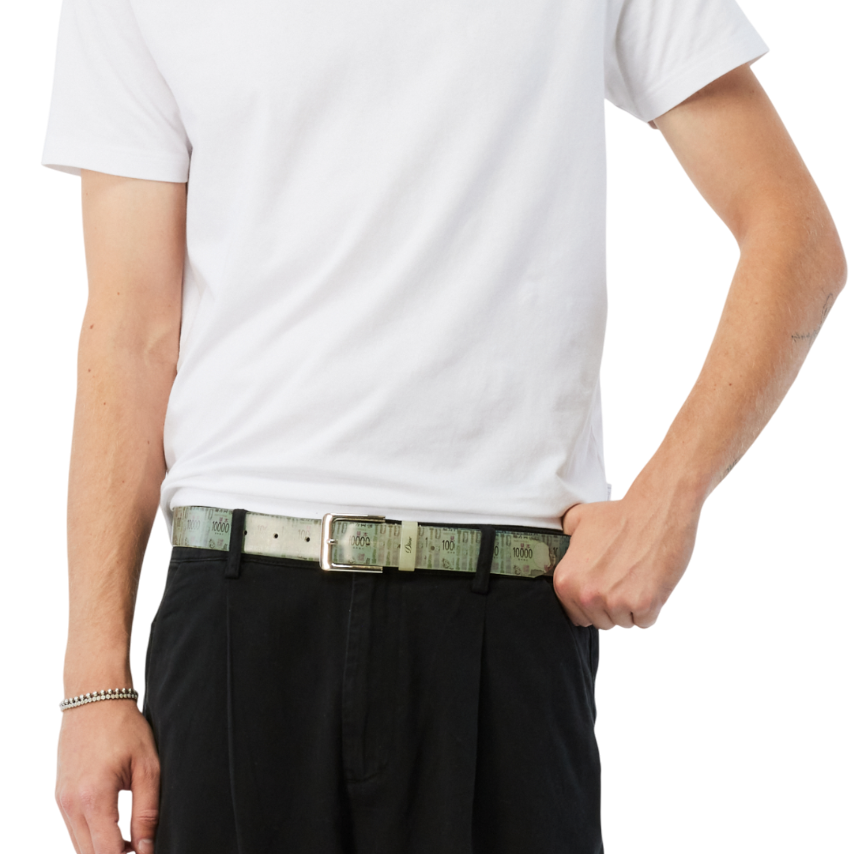 ACCESSORIES_HO25_BELT_JPY_MODEL-Photoroom.png