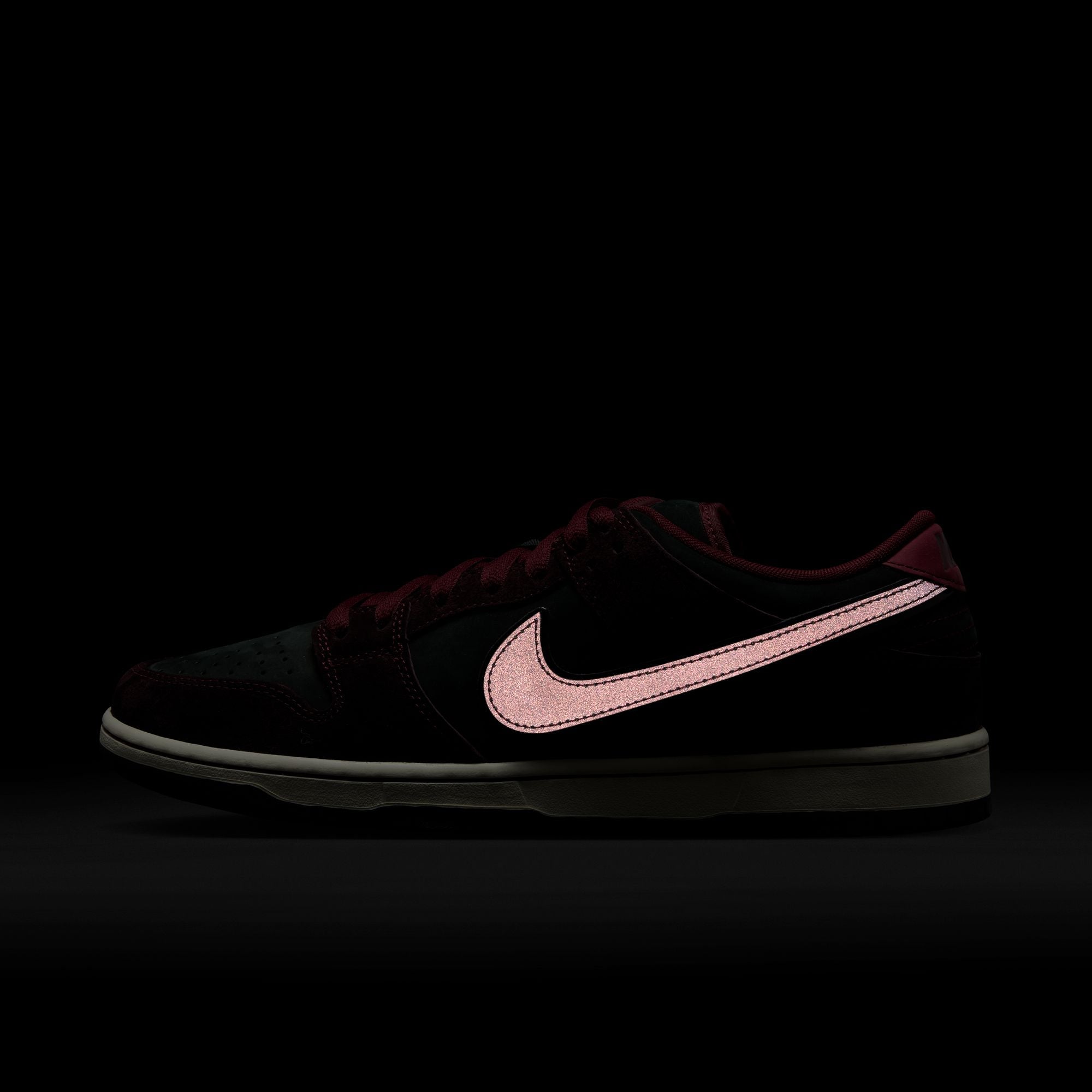 Dunk Low Pro x Riot Skateshop - Mahogany/Dark Beetroot/Team Red