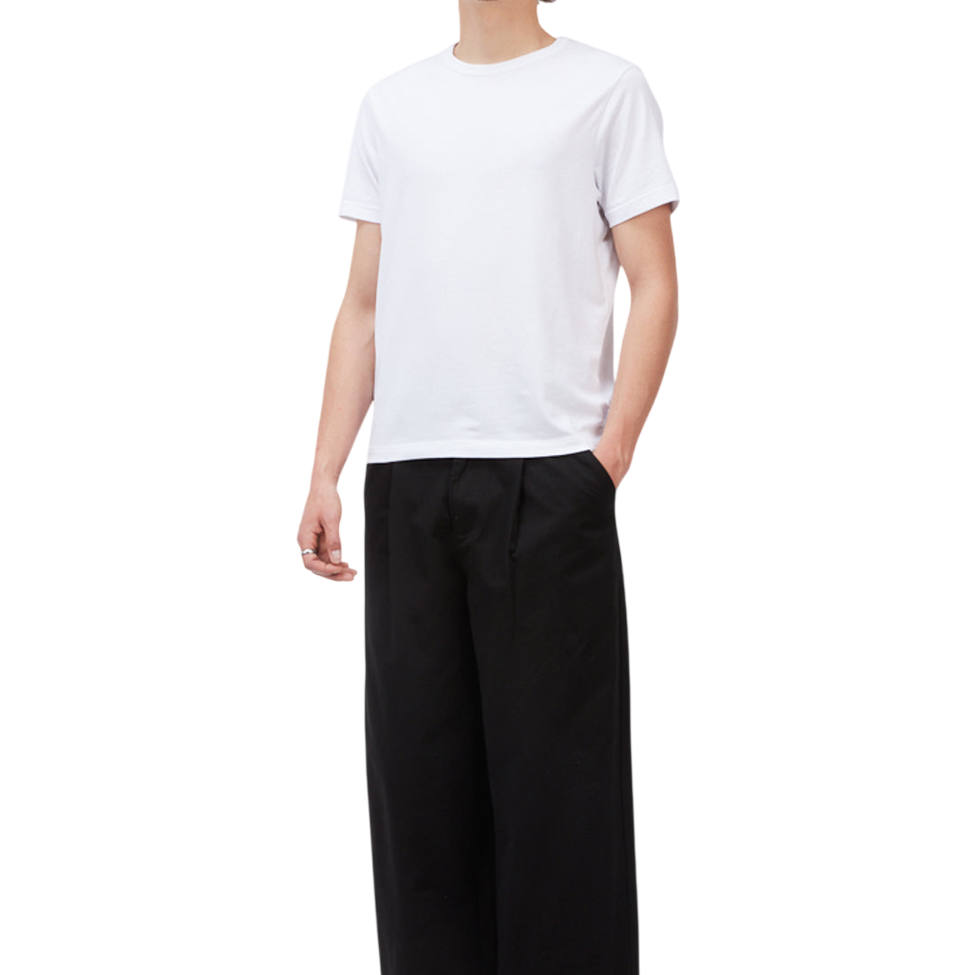 Bottoms_SU26_BaggyChinoPants_Black_Model_01-Photoroom.png