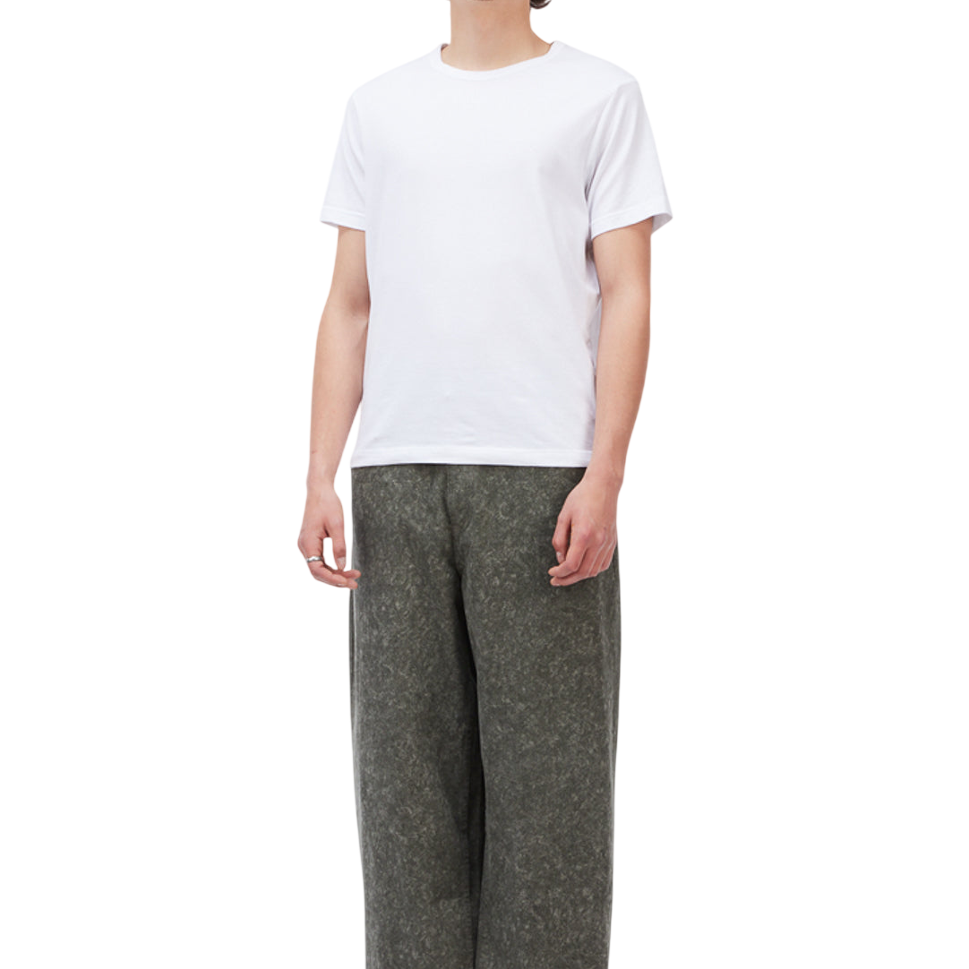 Bottoms_SU26_BaggyDenimPants_ElectricCharcoal_Model_01-Photoroom.png