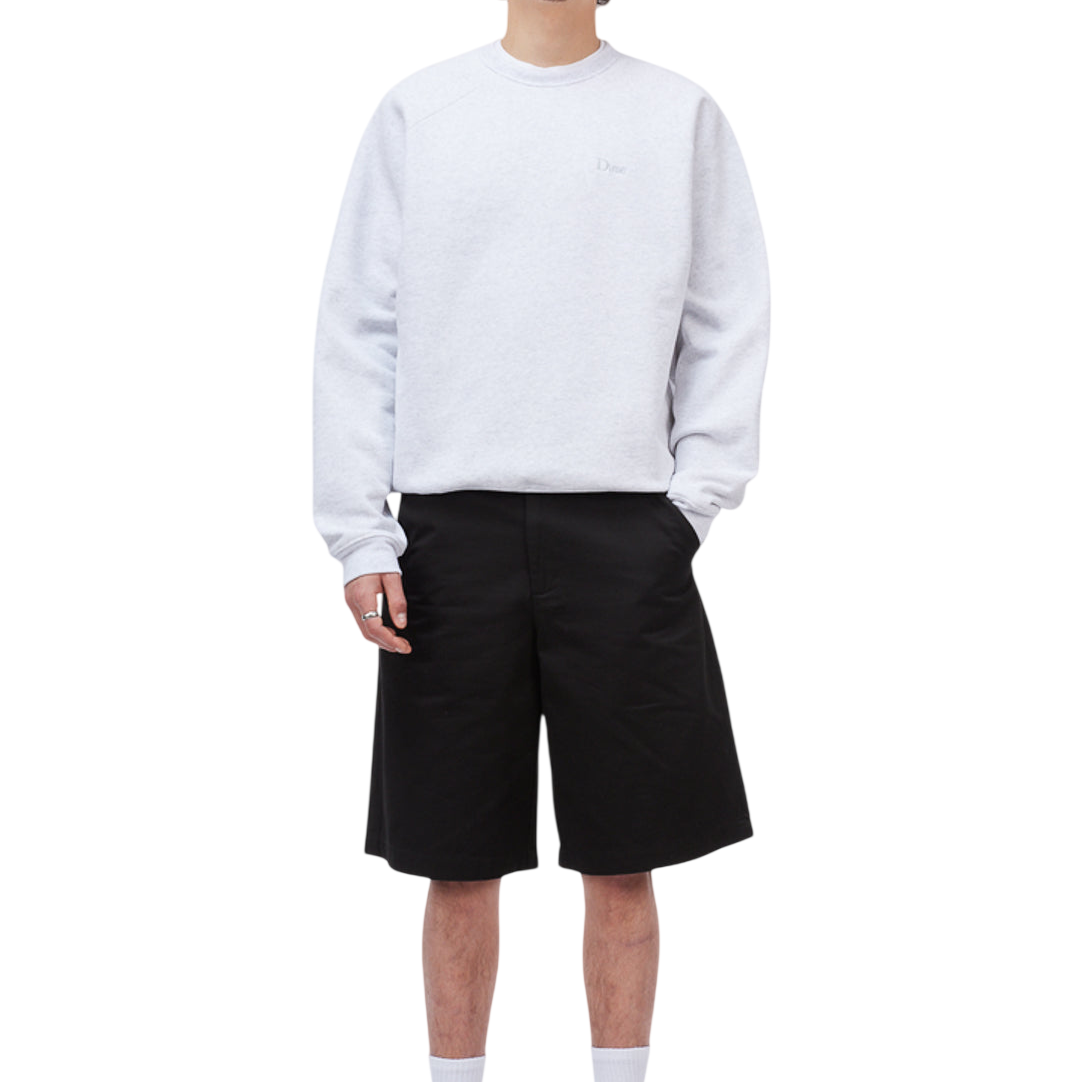 Classics_SU26_ClassicSmallLogoCrewneck_Ash_Model_01-Photoroom.png