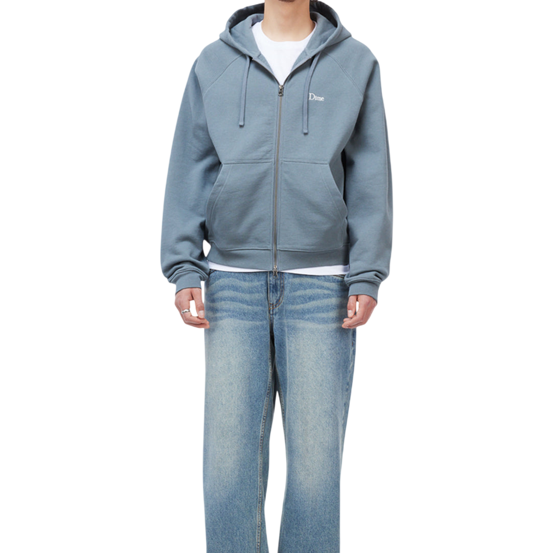 Classics_SU26_ClassicSmallLogoZipHoodie_Granite_Model_01-Photoroom.png