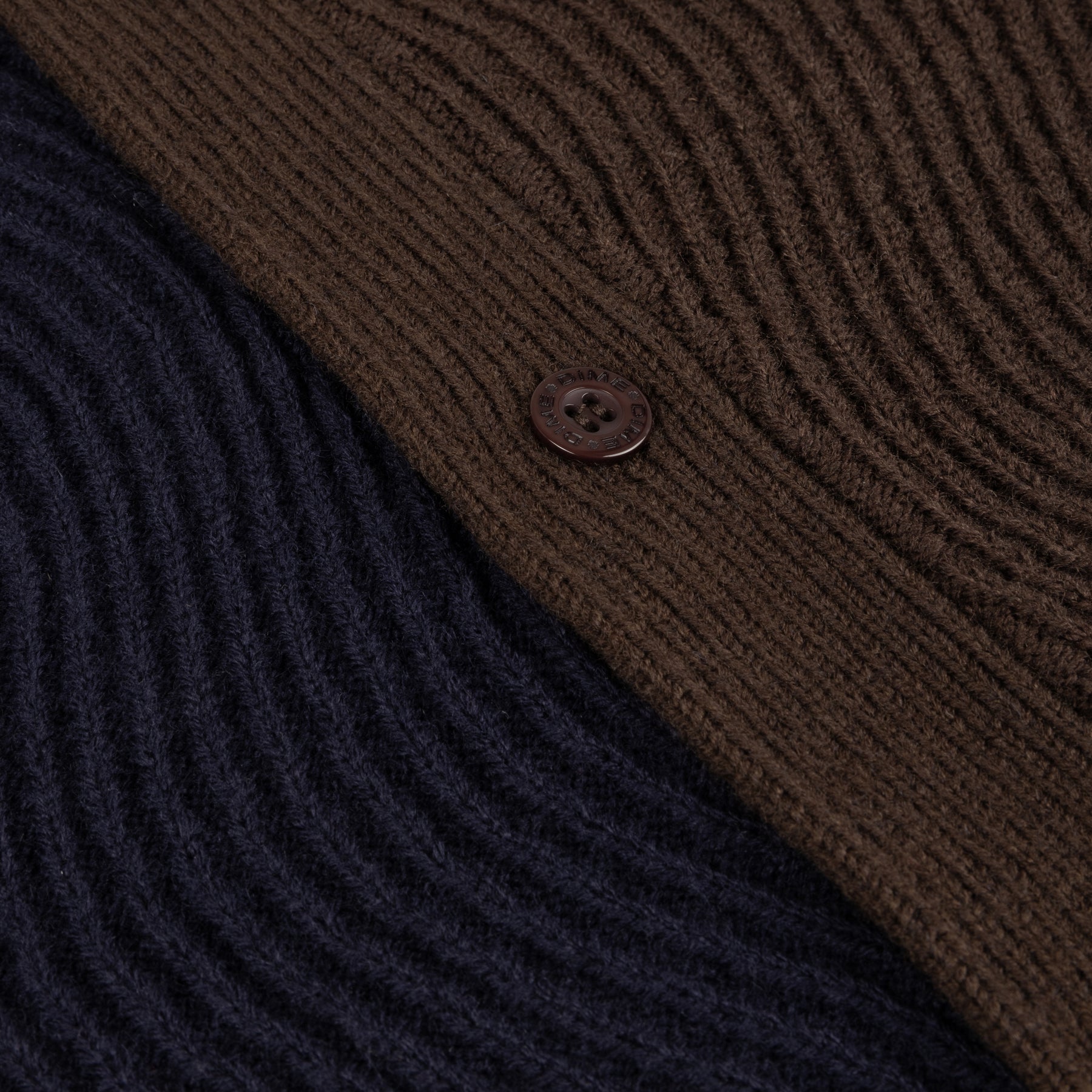 Details_WaveKnitCardigan_SP25D2_Navy_Brown_2_1800x1800_993ef827-e623-40e0-88b9-5c595c23174d.jpg