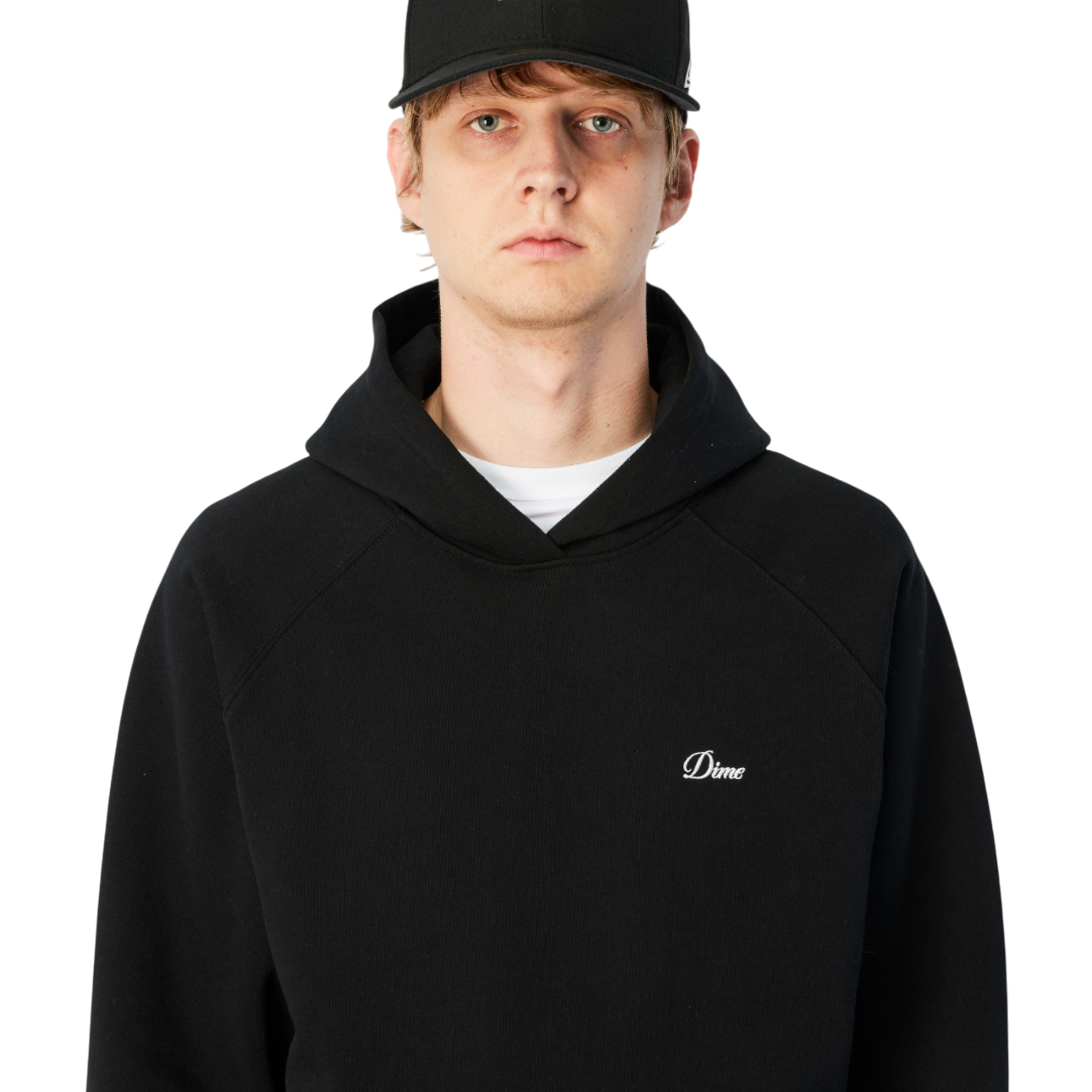 HEADWEAR_HO25_NEWERA_BLACK_MODEL_01.png