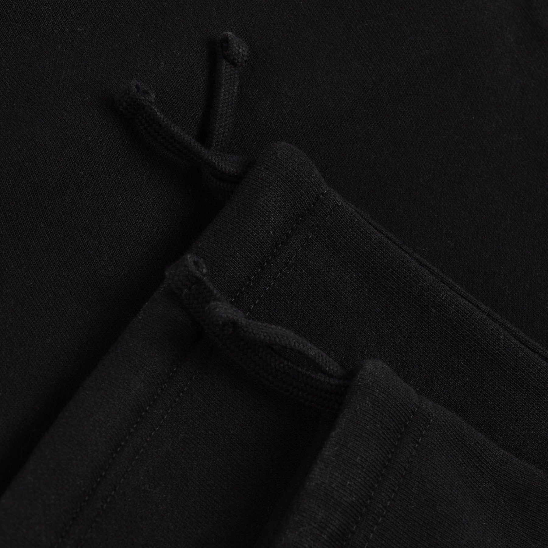SWEAT_FA25_SMALLOGO_BLACK_HALF-02_1800x1800_ad179c5b-af67-4bb7-81e2-e82cc6da988f.jpg