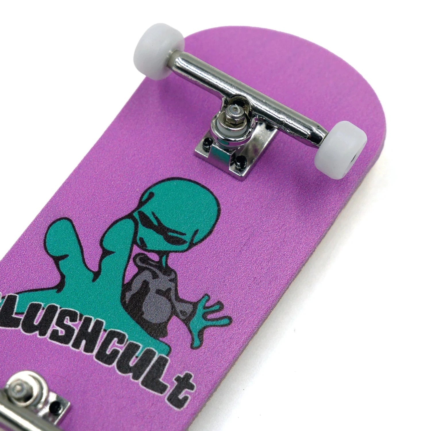 Slushcult_Complete_Fingerboard_Alien_Grom_34mm_Angle_webp.jpg