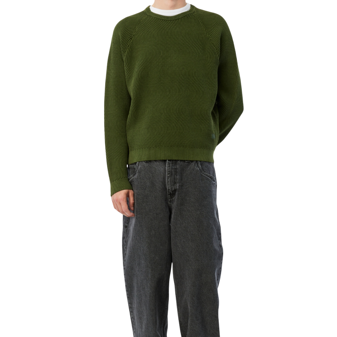 TOPS_HO25_KNITSWEATER_PINE_MODEL_01.png