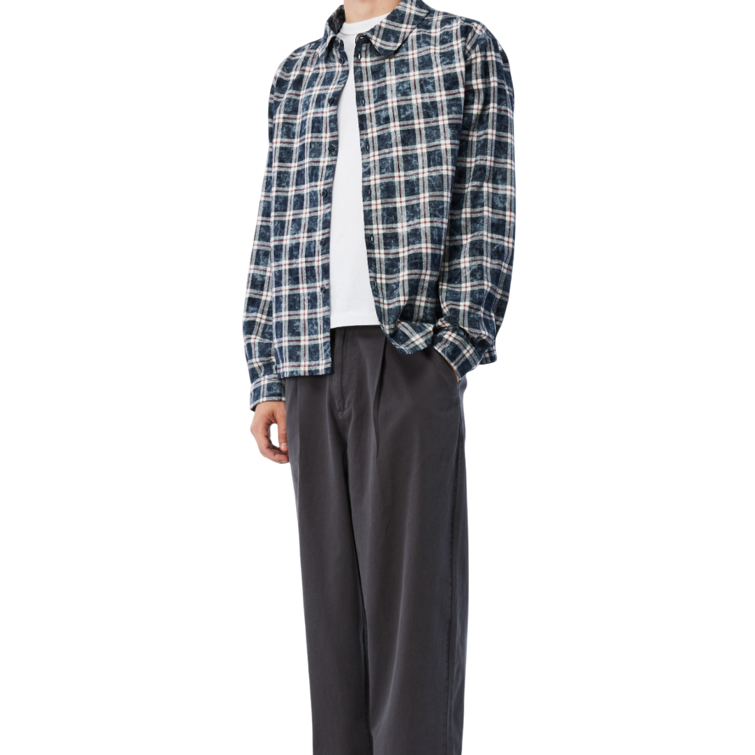 TOPS_HO25_PLAIDSHIRT_NAVY_MODEL_01.png