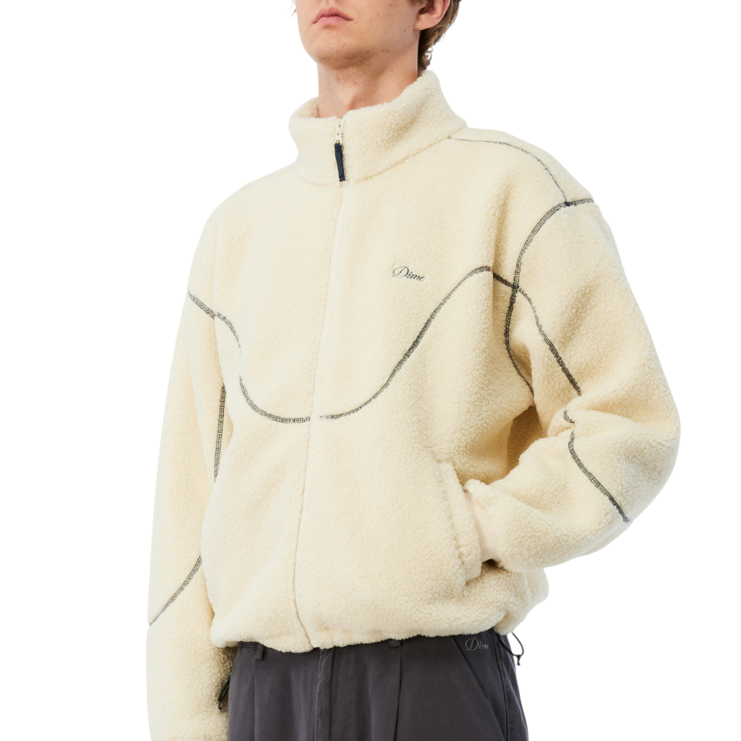 TOPS_HO25_SHERPA_CREAM_MODEL_01.png