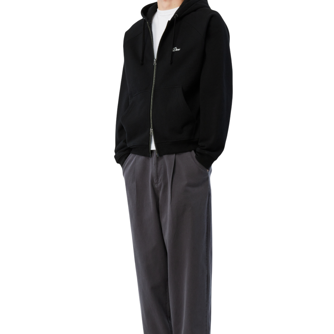 ZIP_HO25_CURSIVESMALL_BLACK_MODEL_01.png