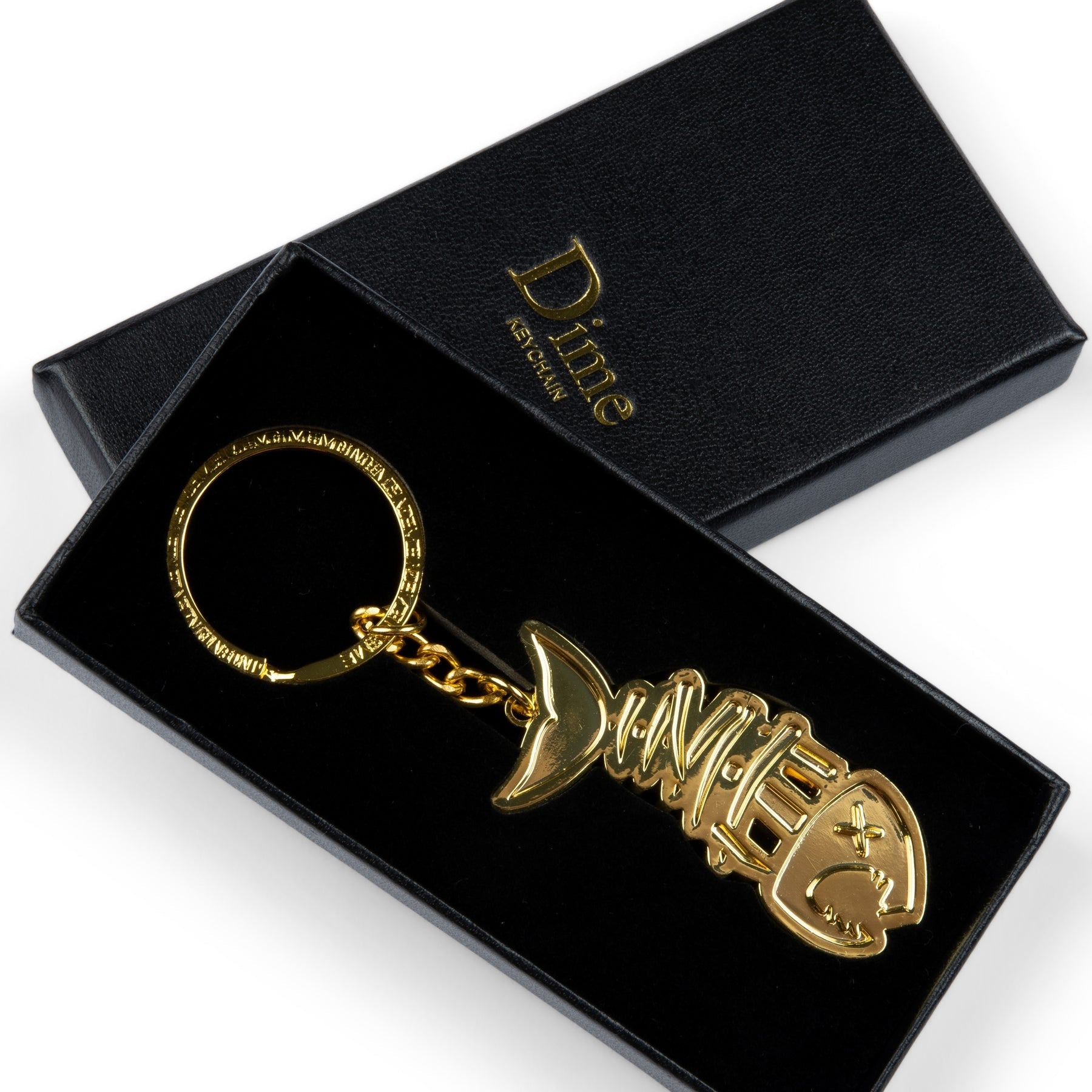 accessories-fa24-keychain-gold-02-1800x1800.jpg