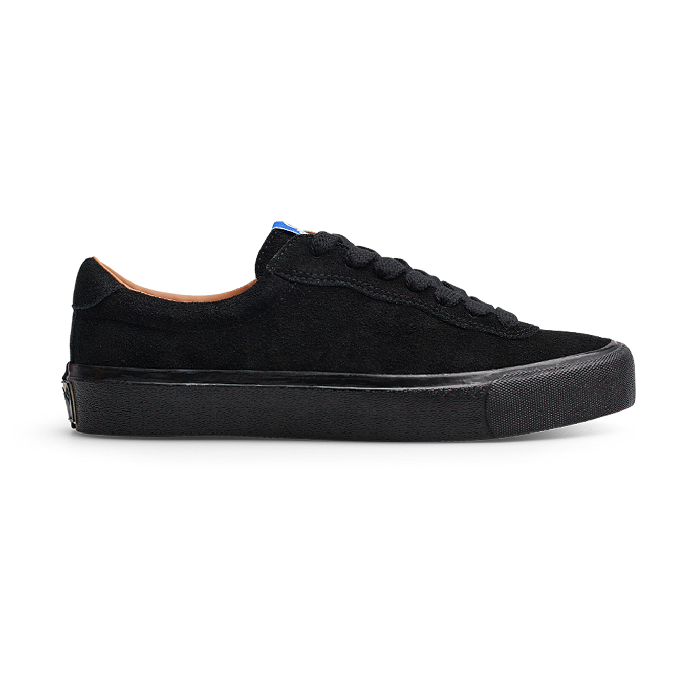 d4-vm001-suede-lo-blk-blk-side-1354x1354.png