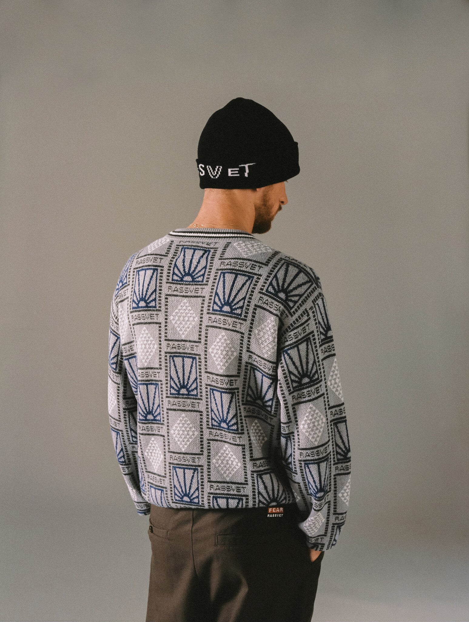 Rassvet Pattern Logo Jacquard Sweater Knit Light Grey – Palm