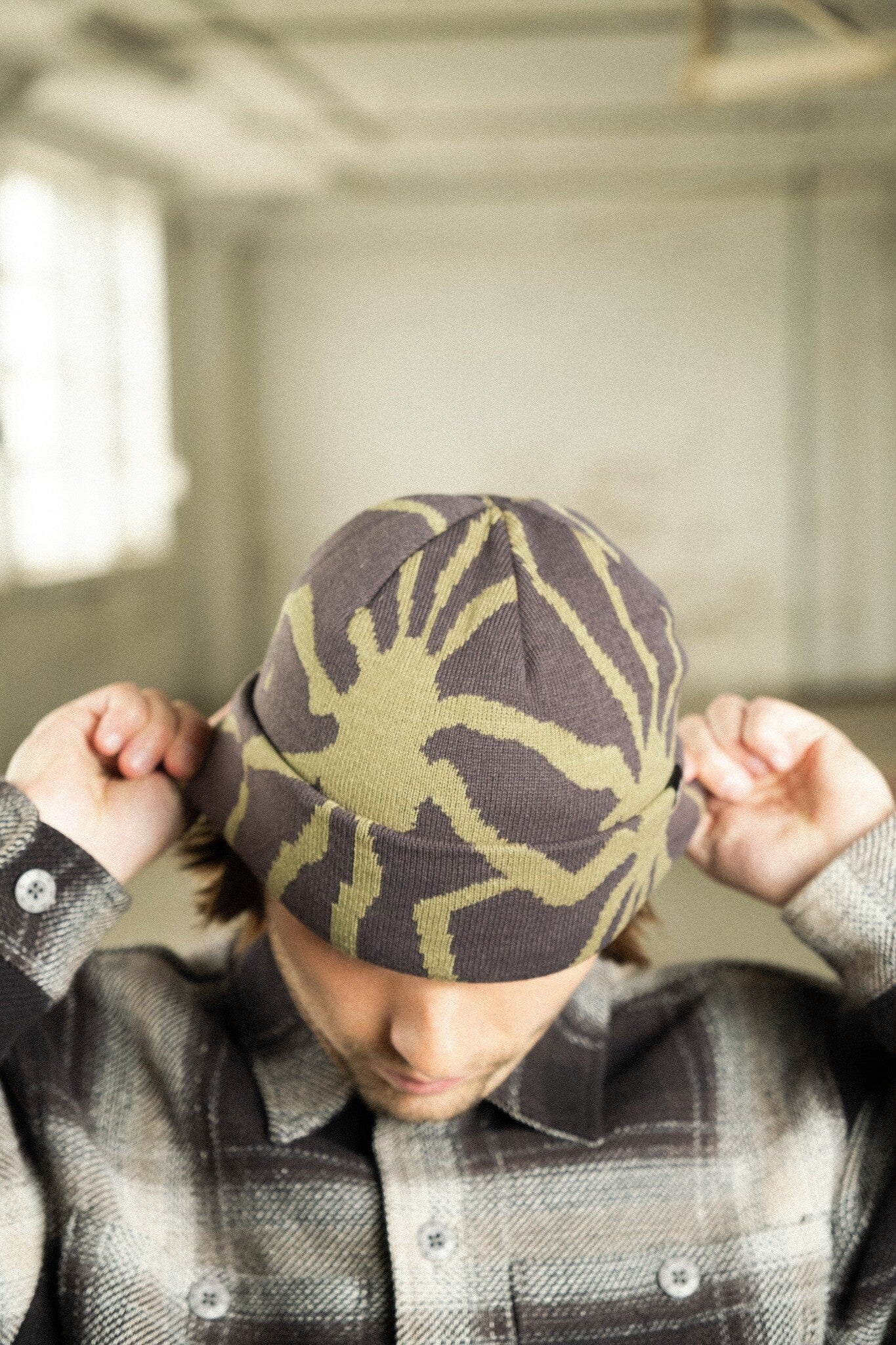 Spider Beanie - Sand